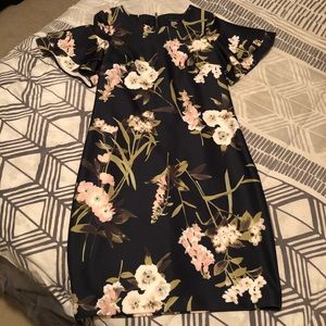 TOMMY HILFIGER body hugging floral dress